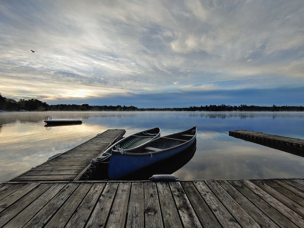 Executive Cottage, 4 Bedrooms, 2 Bathrooms, Lake View photo 3