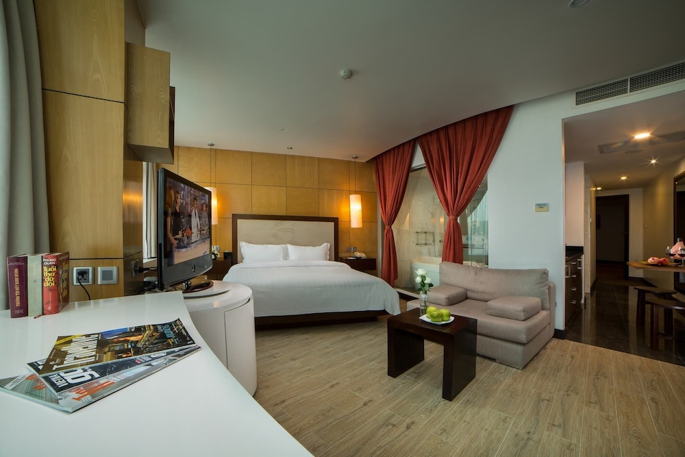 Studio, 1 King Bed (City View) photo 2