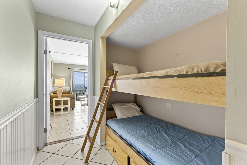 Condo, 1 King Bed with Sofa bed (The Summit 1222)