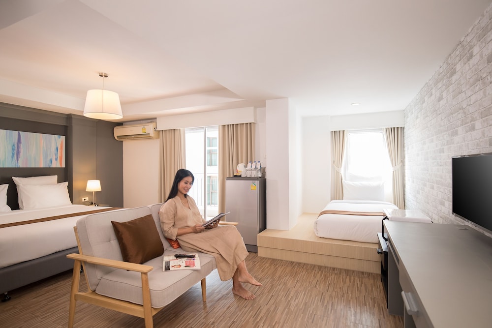 Junior Triple Room, Multiple Beds photo 3