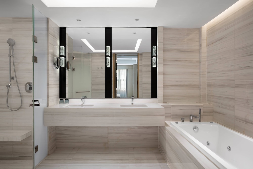 Executive Suite, 1 Bedroom, City View - Photo 5