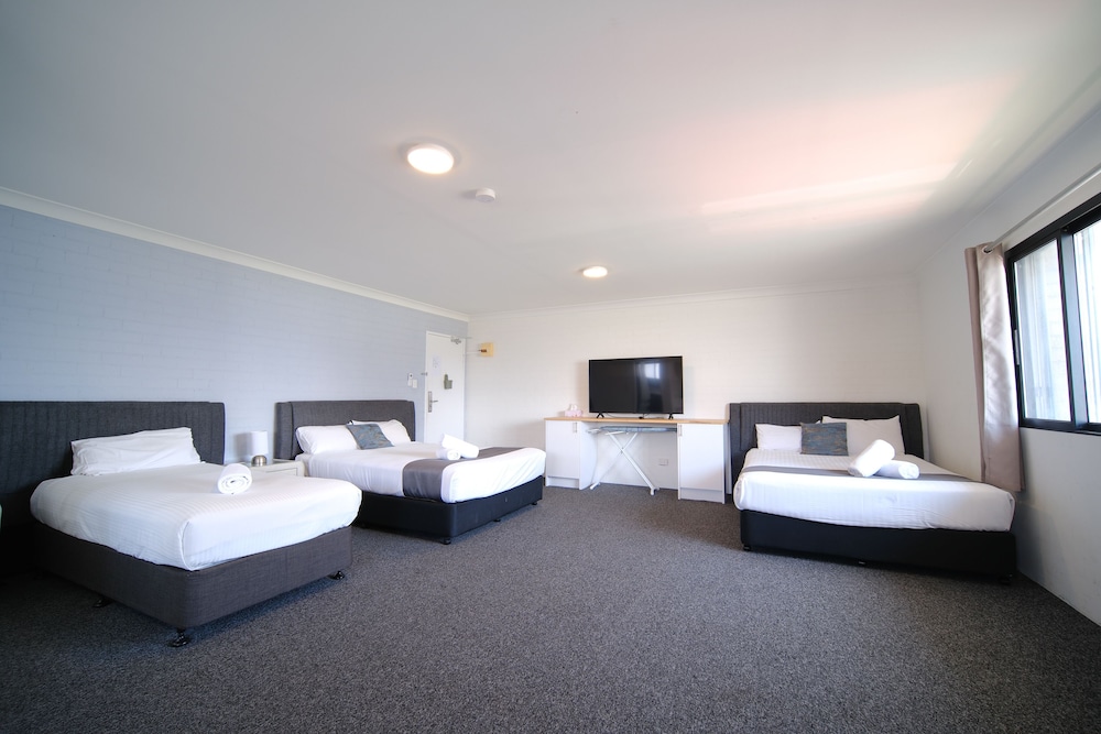 Lakeside Family Room - Photo 1