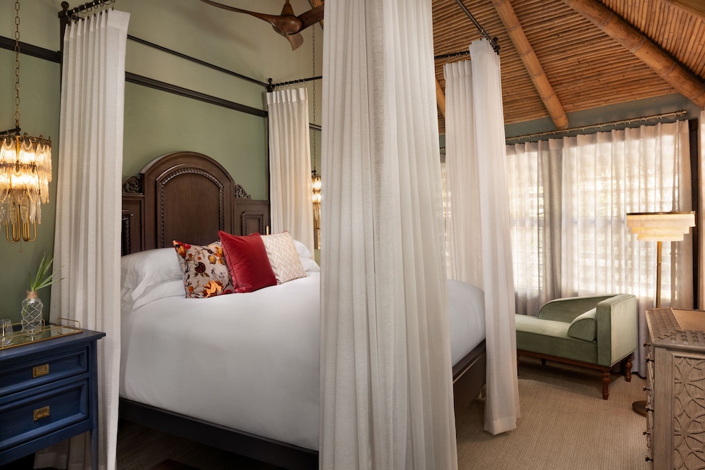 Suite (Island Romance) photo 1