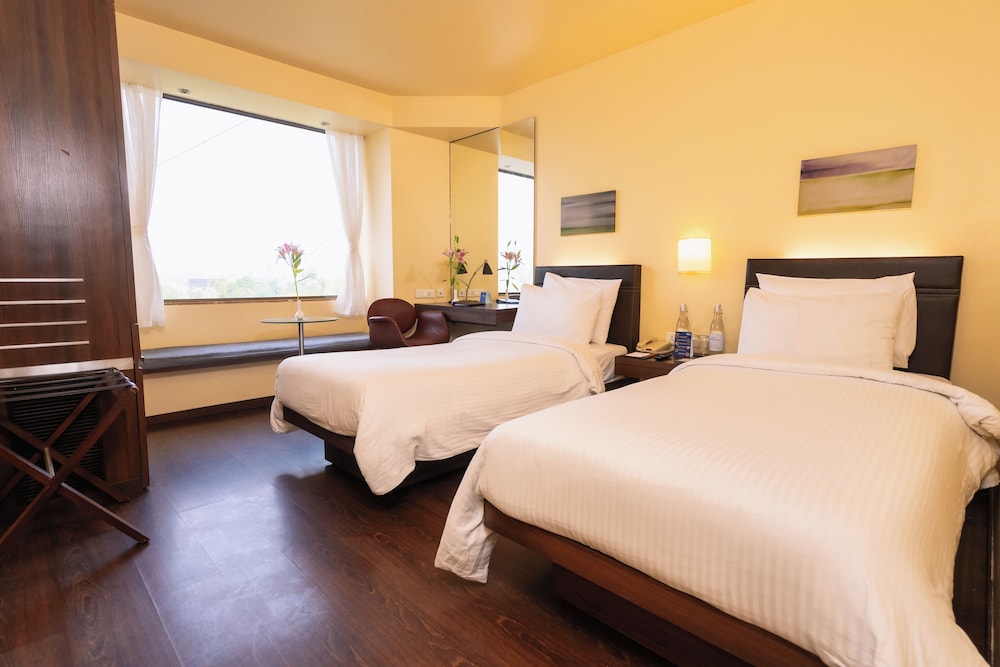 Executive King Bed photo 3