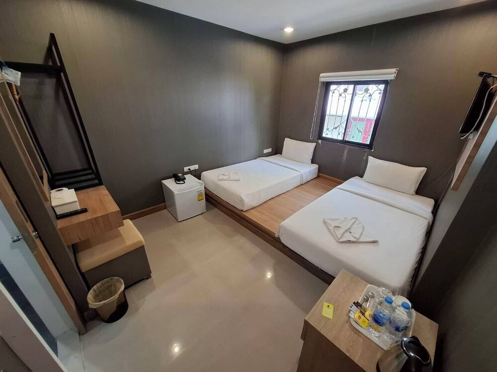 Deluxe Twin Room photo 3