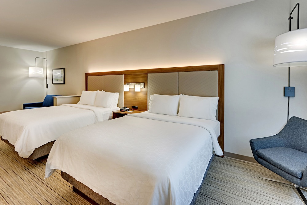 Suite, 1 Bedroom (2 Qn, Sofa Bed, Wet Bar) photo 2