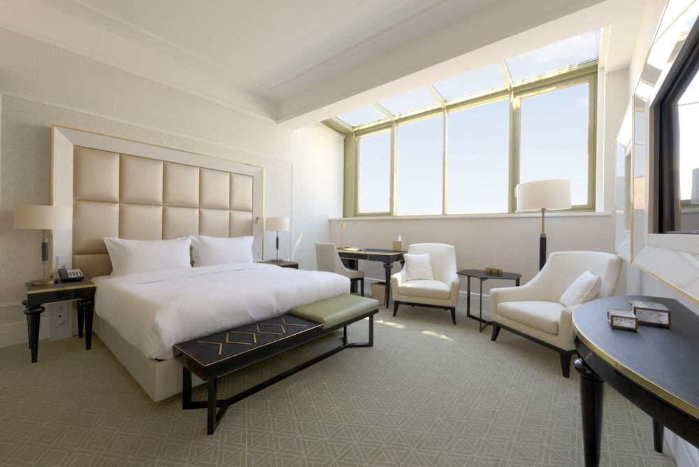 Deluxe Room, 1 King Bed - Photo 9