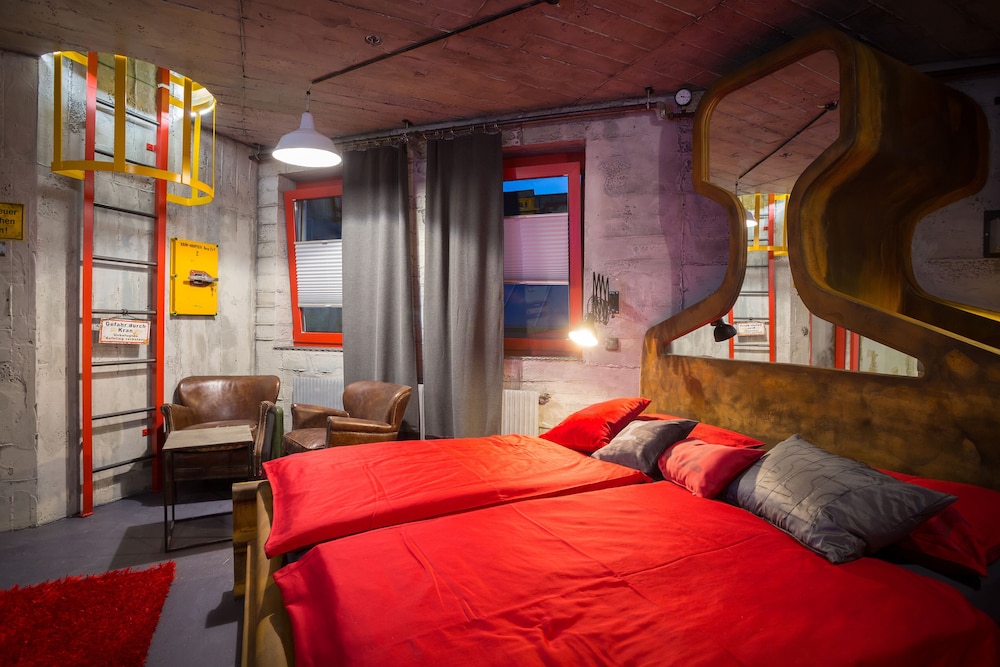 Industry- Romantic Room photo 3