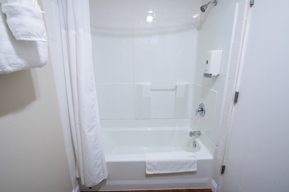 Standard Room, 1 King Bed, Ground Floor - Photo 7