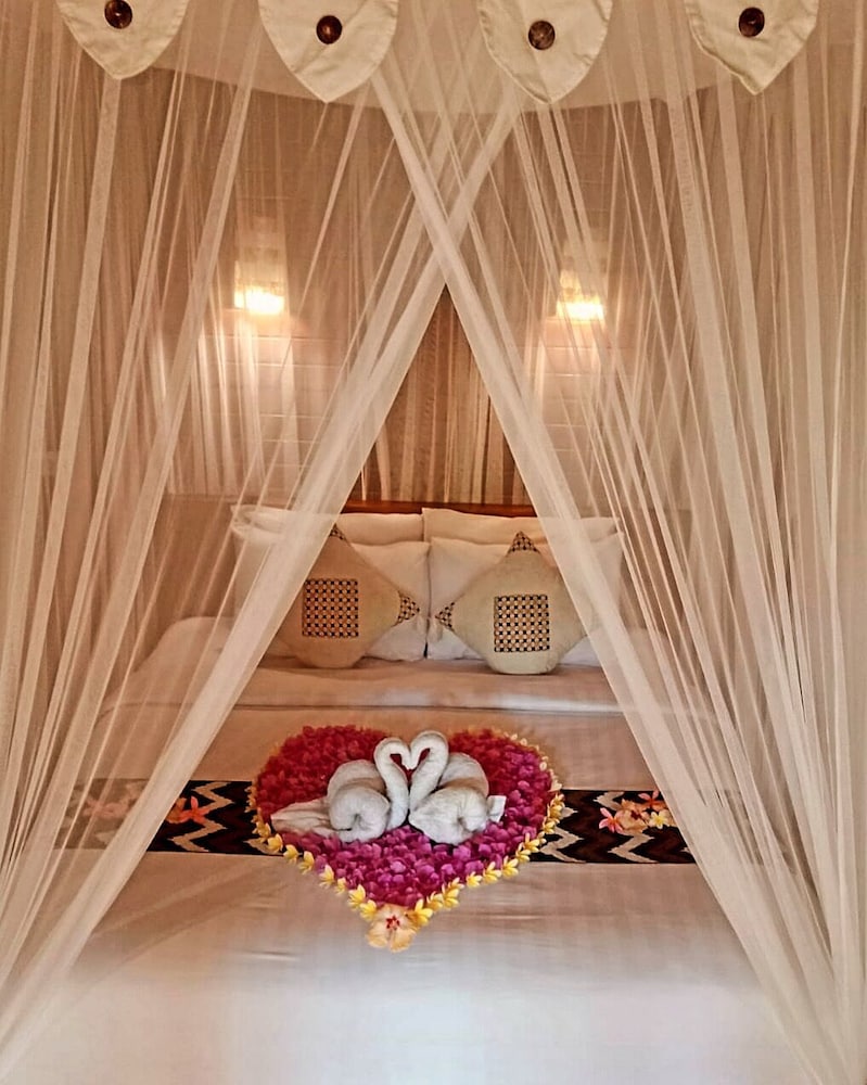 Deluxe Single Room, 1 King Bed, Balcony, Garden View photo 1