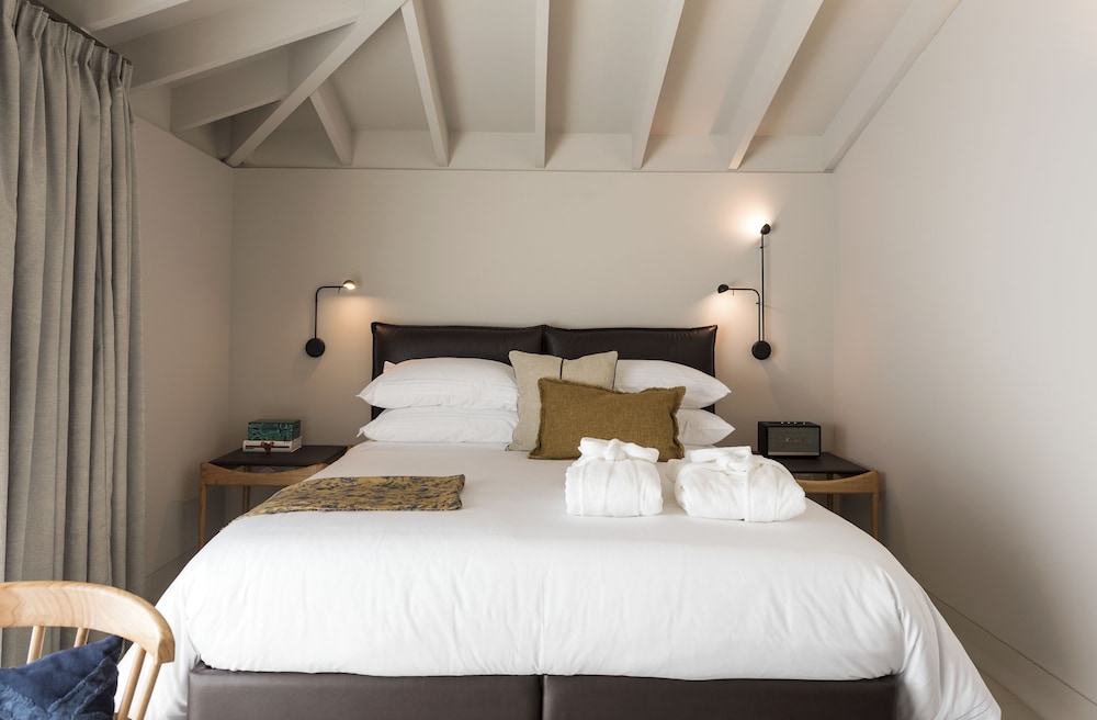 Deluxe Room, 1 Double Bed with Sofa bed - Photo 5
