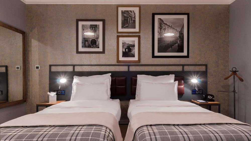 Available room thumbnail 5