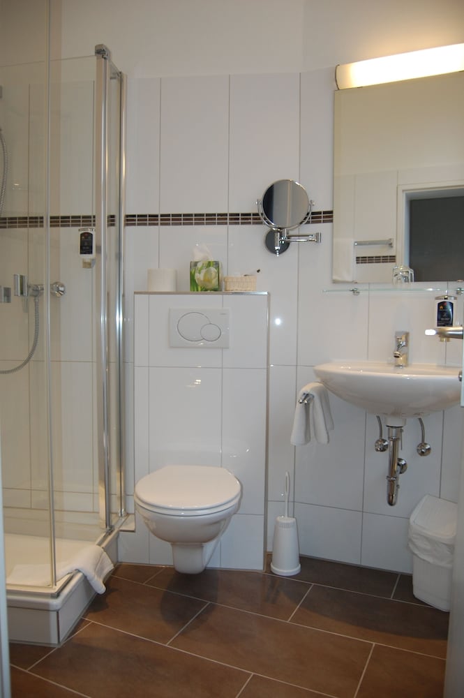Standard-Room - Photo 8