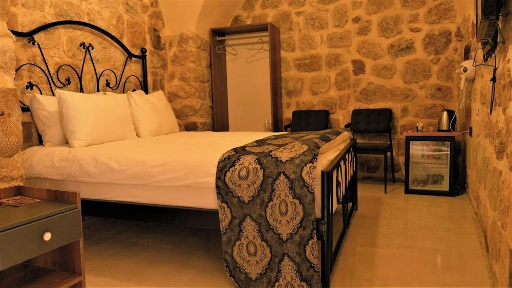 Earl Room photo 1
