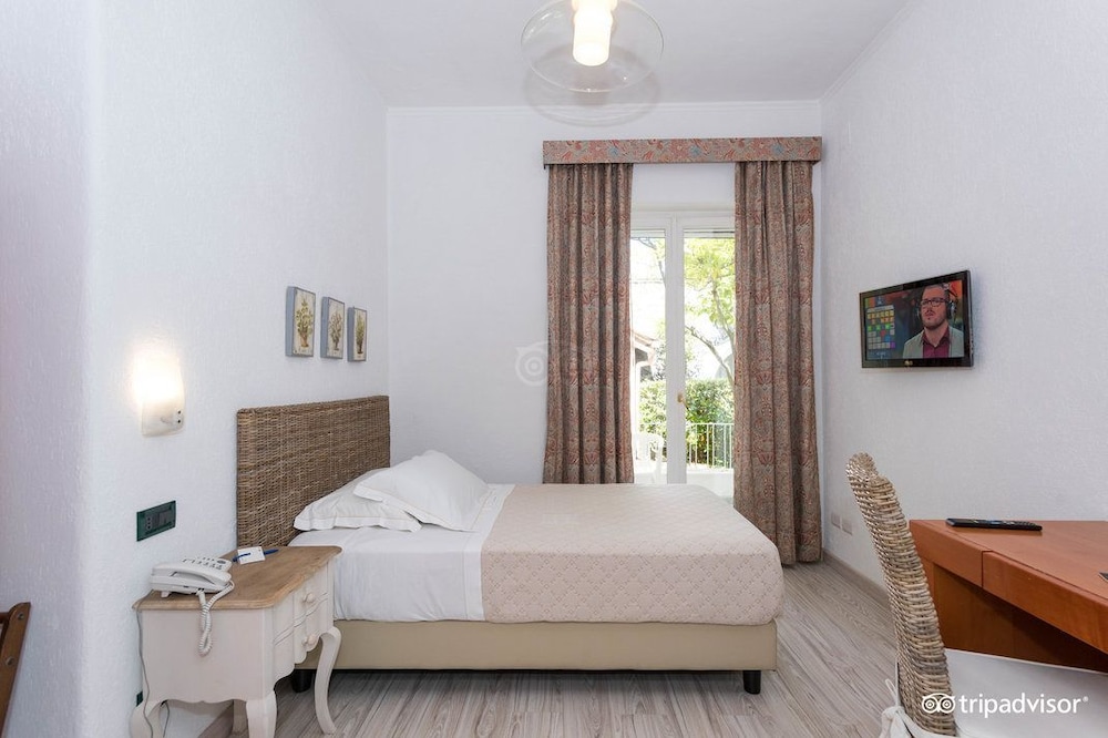 Classic Double or Twin Room - Photo 2