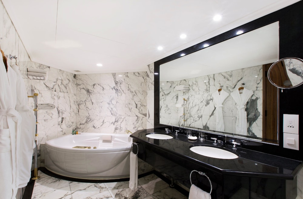 Executive Suite, 1 King Bed photo 2