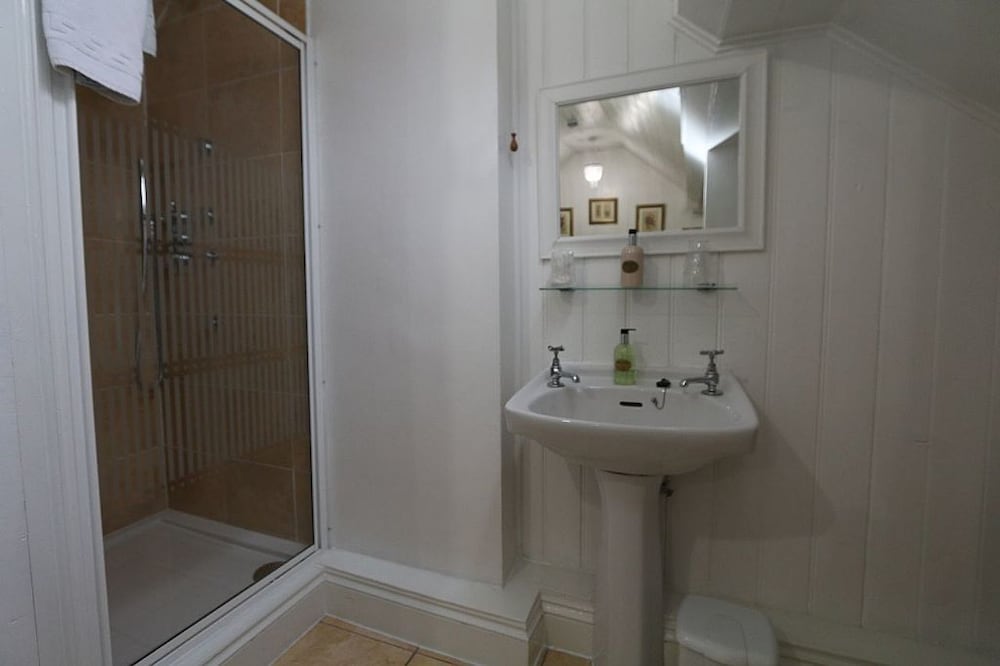 Room, 1 King Bed (Hawkstone - Large) photo 3