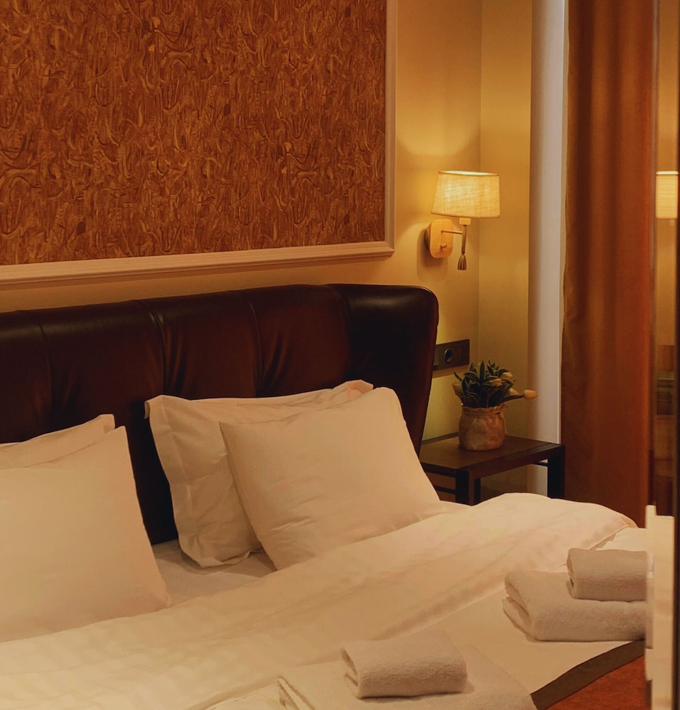 Standard Double Room, 1 King Bed photo 2