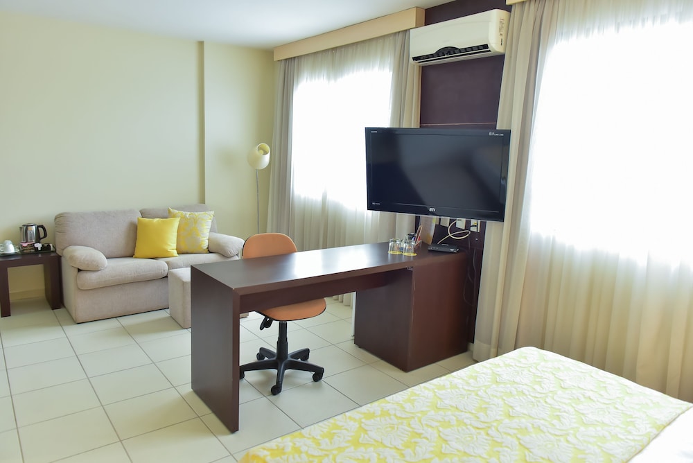Deluxe Suite, 1 Queen Bed, Non Smoking - Photo 2