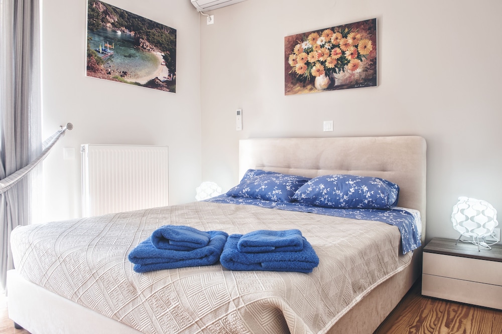 Luxury Maisonette with Private Yard and Balconies