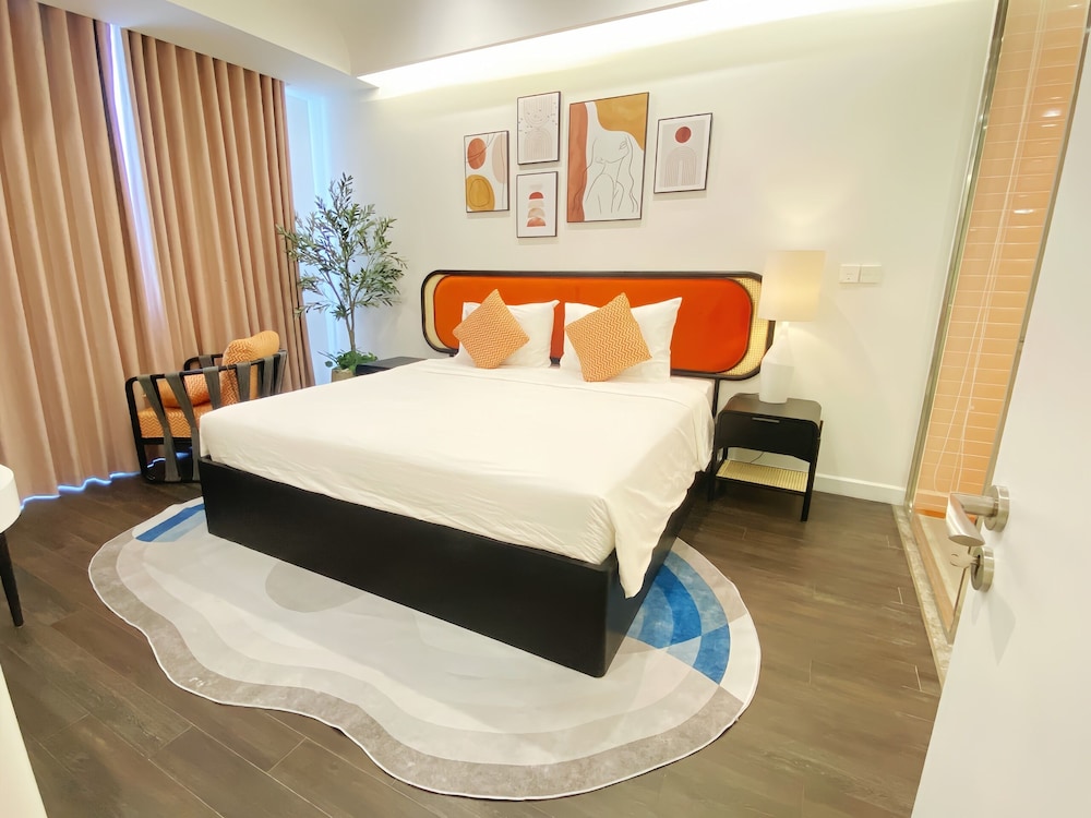 Two-Bedroom Apartment with Balcony - Photo 32