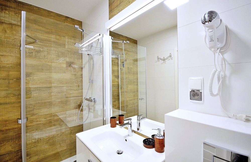 Classic Apartment, 1 Bedroom (D202) photo 2
