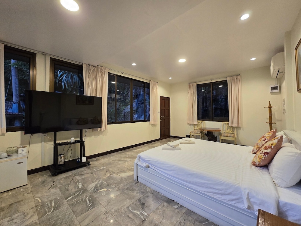 Double Room - Photo 14
