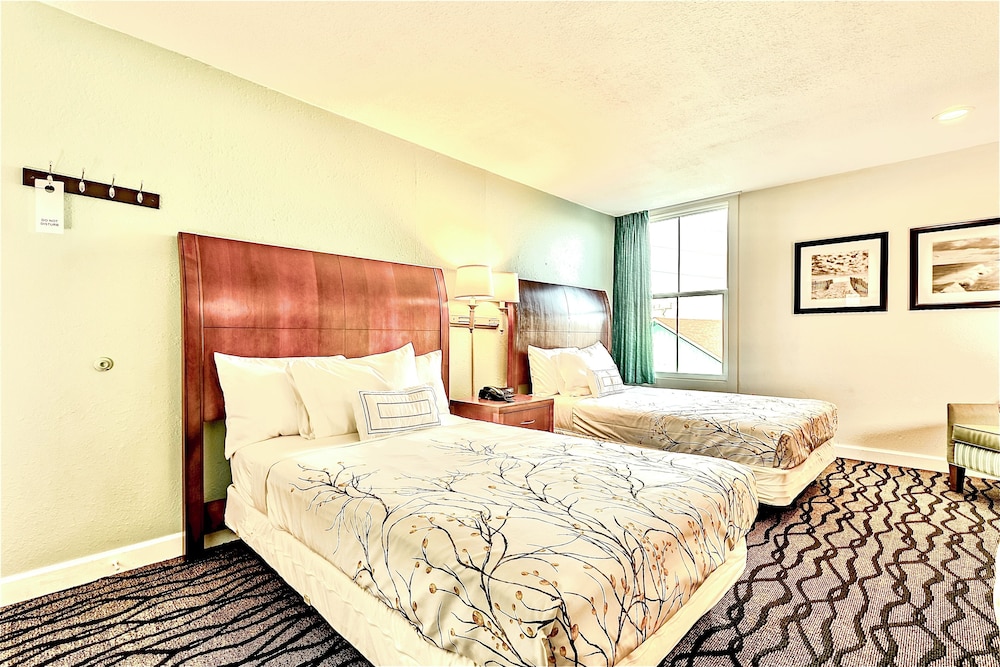 Standard Room, 2 Double Beds - Photo 13