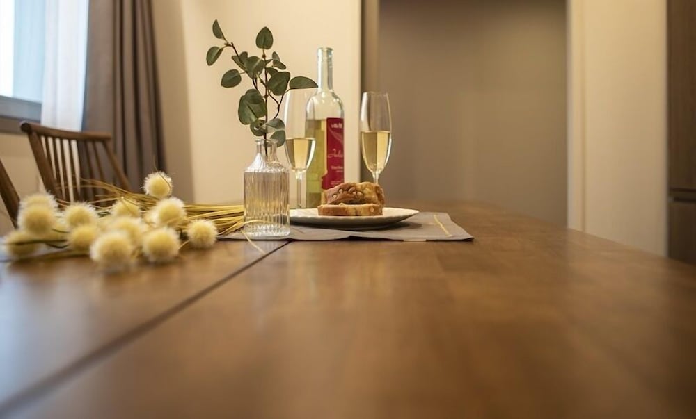 Luxury Suite - Photo 17