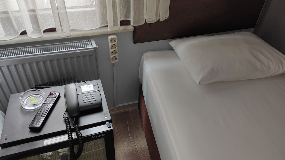 Standard Twin Room, 2 Twin Beds photo 3