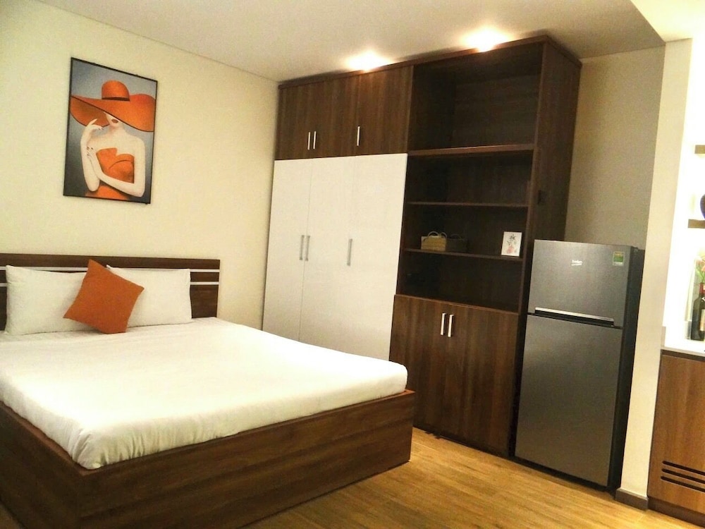 Family Studio Suite, Balcony, City View photo 3