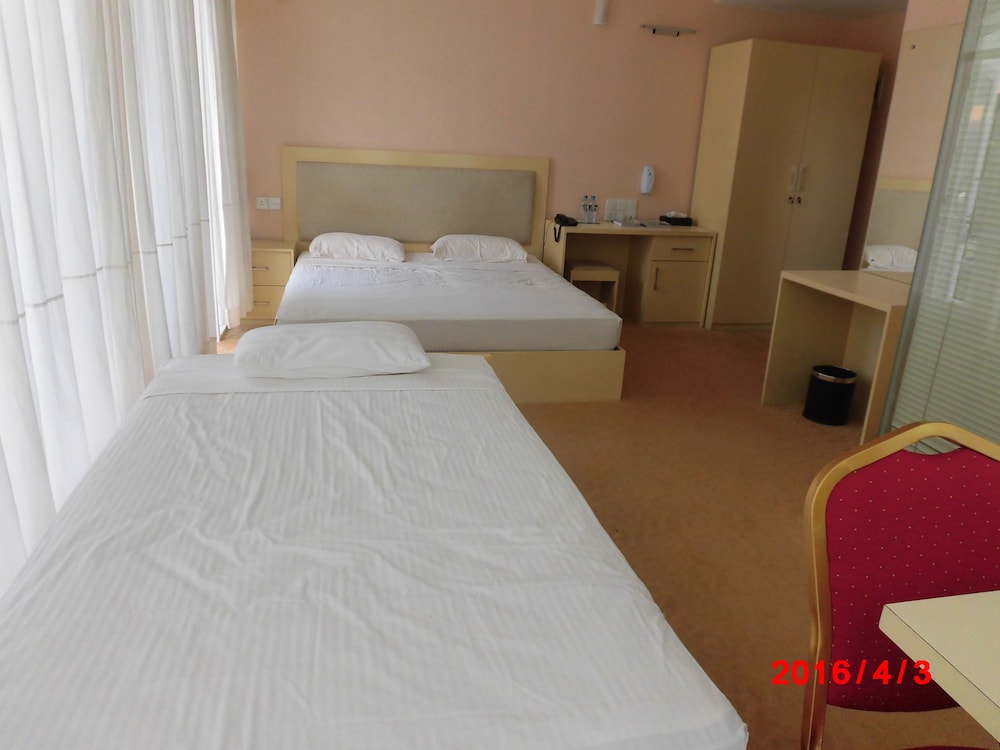 Standard Triple Room, 1 Bedroom, Pool View photo 3