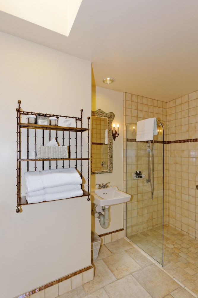 Sausalito Suite ADA 201 photo 3