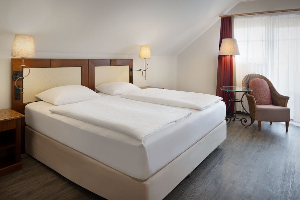 Suite, 1 King Bed with Sofa bed, Garden View (Balcony) - Photo 1