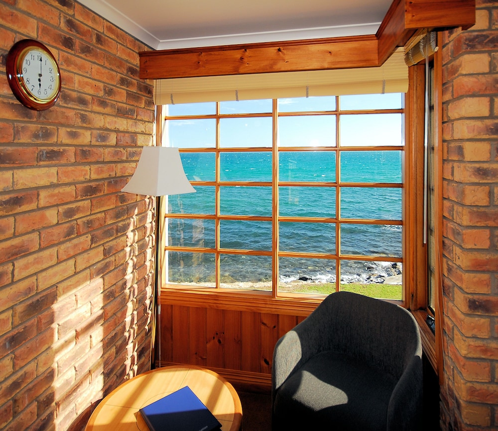 Stanley Village – Superior Suite, 1 King Bed, Sea View photo 3