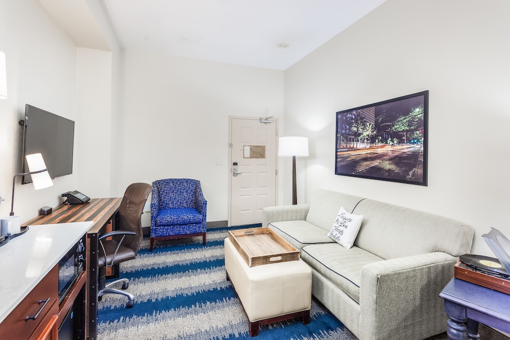 Suite, 1 Queen Bed with Sofa bed, Bathtub photo 1