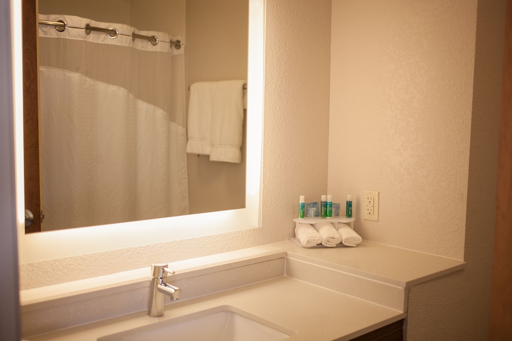 Suite, Multiple Beds - Photo 5