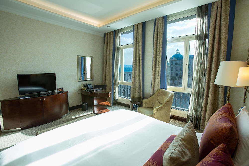 Executive Room, 1 Bedroom, Club Lounge Access, Pool View (Royal Pool Room)