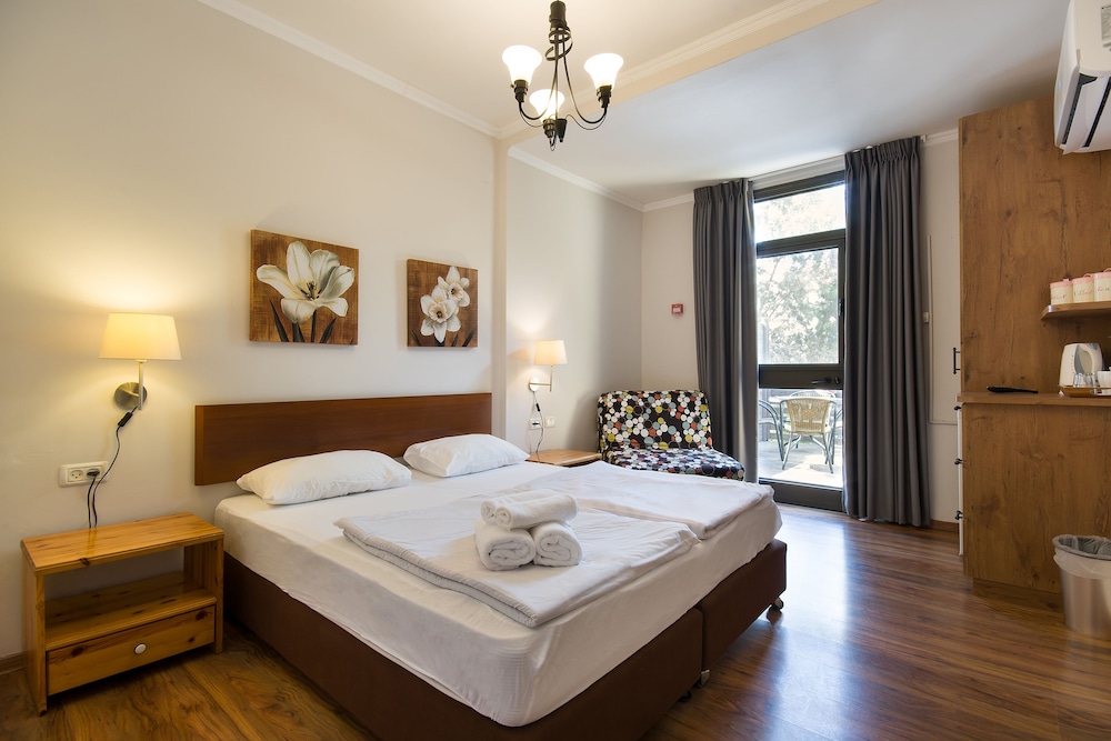 Basic Double or Twin Room photo 1