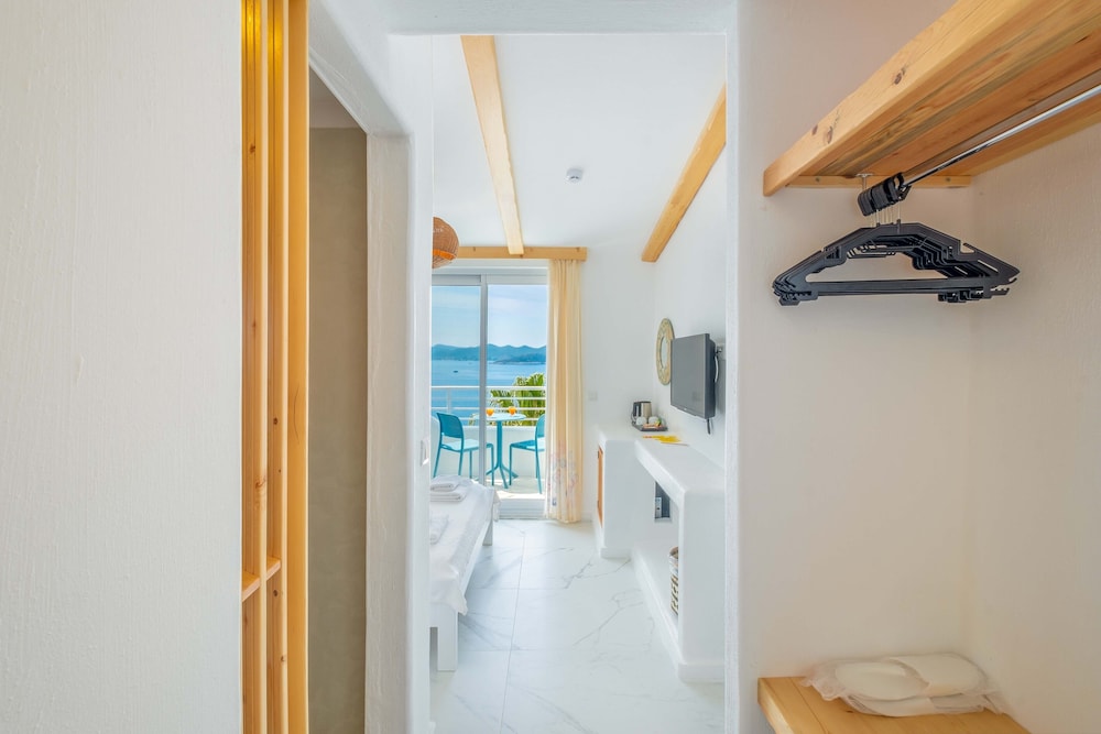 Penthouse Sea View Room