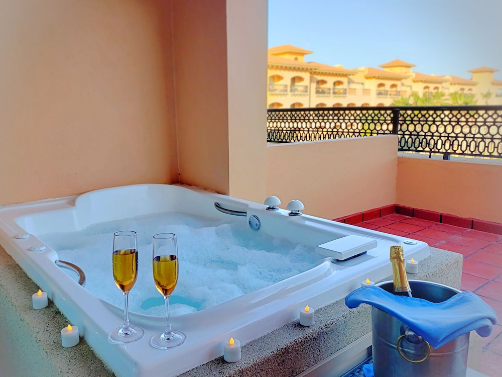 Deluxe Room Balcony, 1 King Bed, Jetted Tub, Ocean View - Photo 1