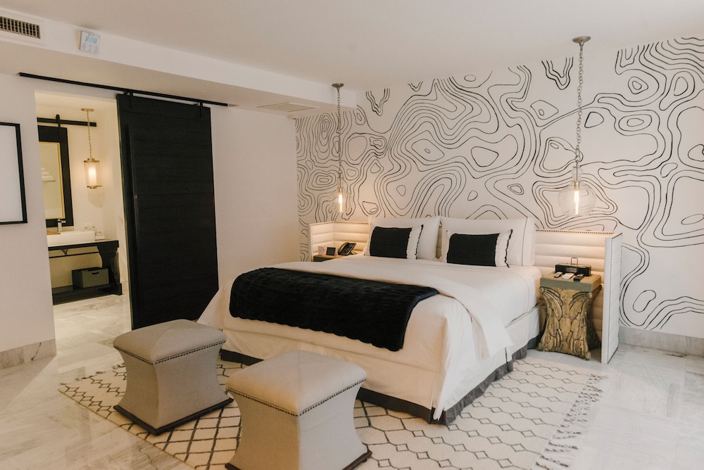 Deluxe Room (Grand)