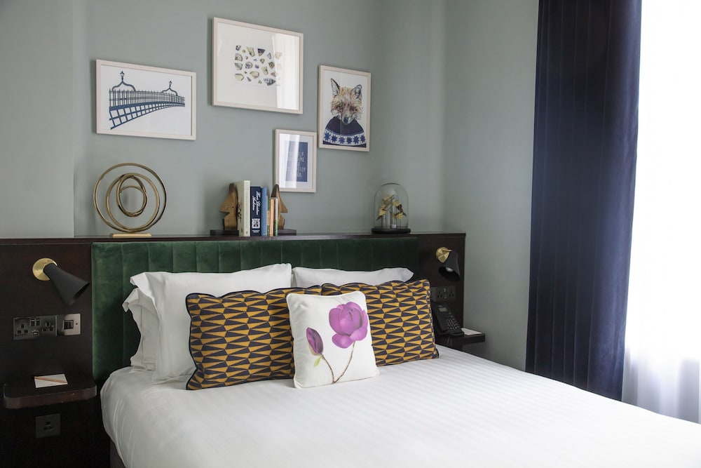 Double Room (02 Small)