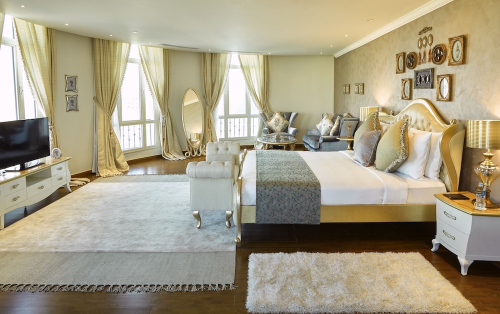 Superior Suite, 1 Bedroom, Club Lounge Access, City View (Palace Suite)