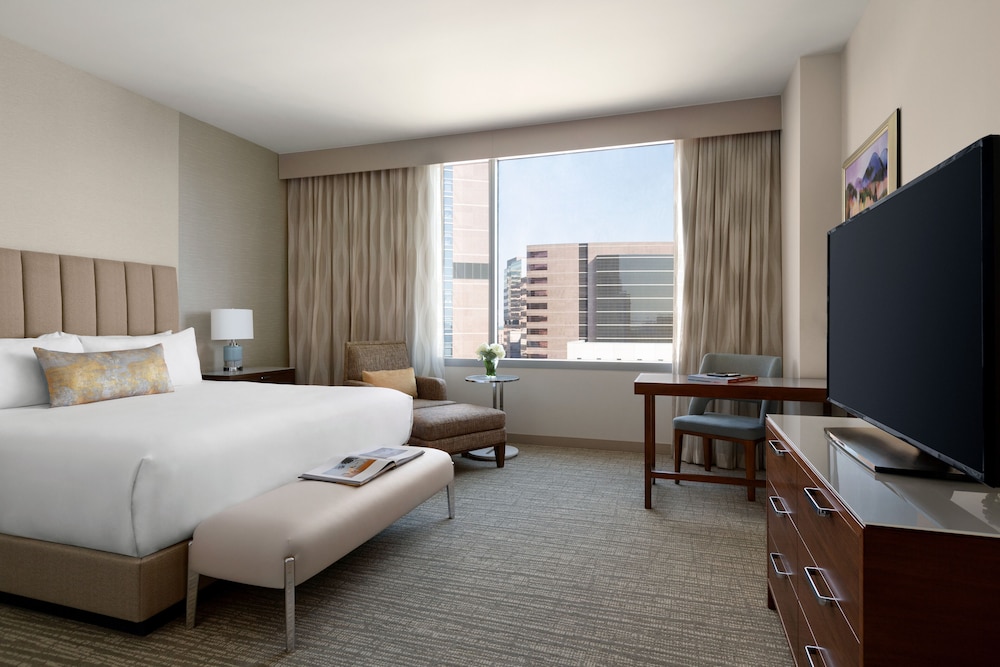Junior Suite, 1 King Bed, Accessible Bathtub, Pool Access (Pool Access) photo 1