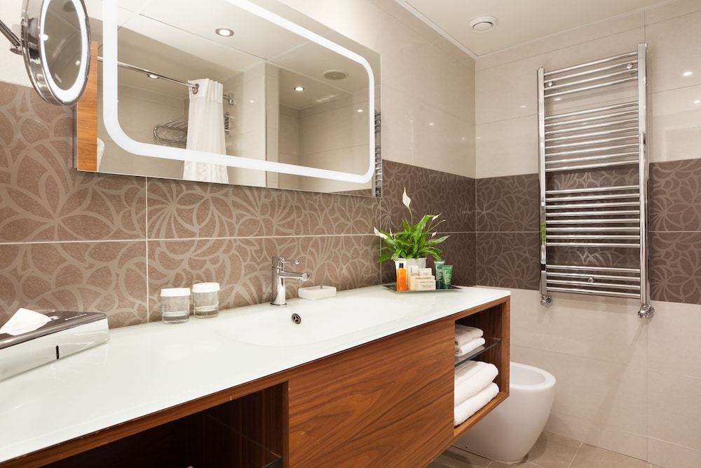 Twin Room (Sky View)