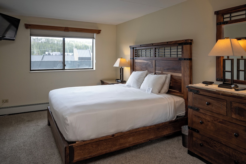 Suite, 1 Bedroom - Photo 2