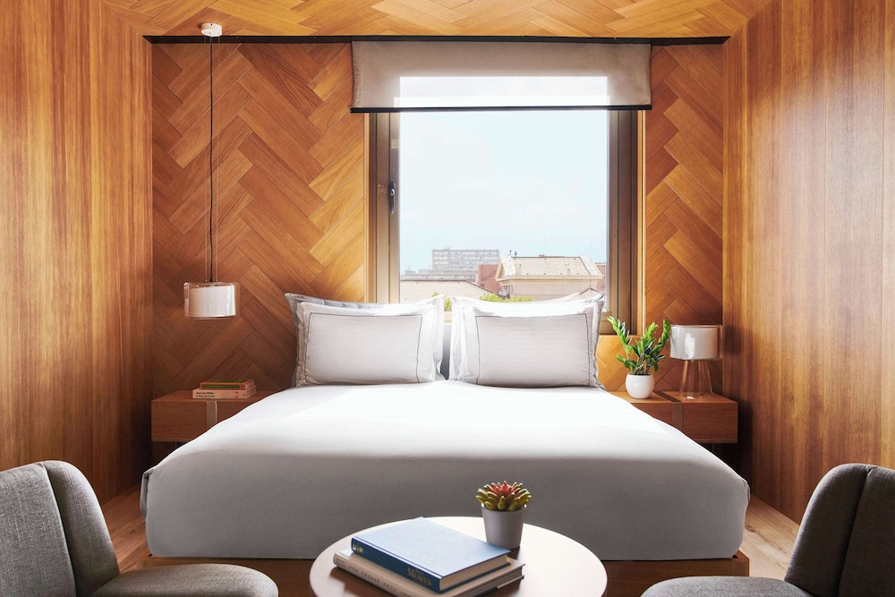 Deluxe Room, 1 King Bed