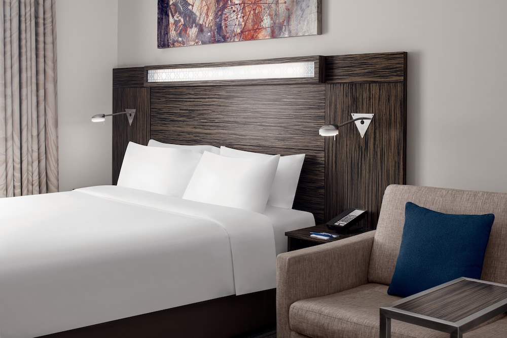 Standard Room, 1 King Bed, Accessible photo 3