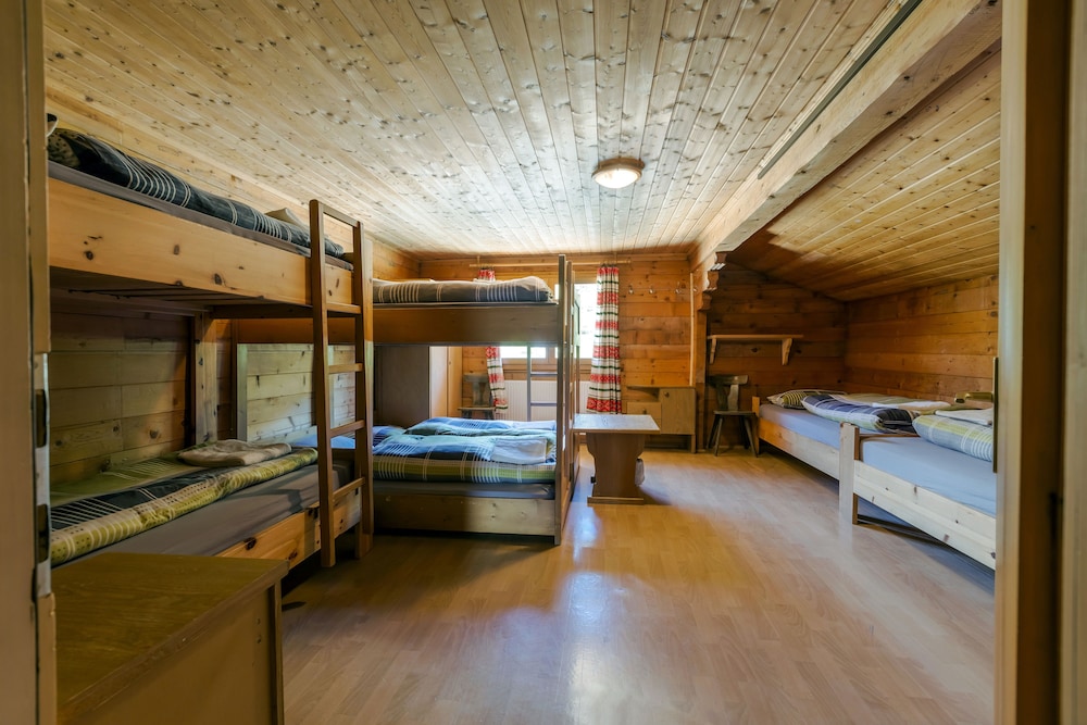 Basic Shared Dormitory, 1 Bedroom (4 People) photo 1